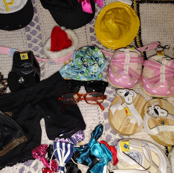 Lot of wyze and build a bear clothes - Picture 7 of 10